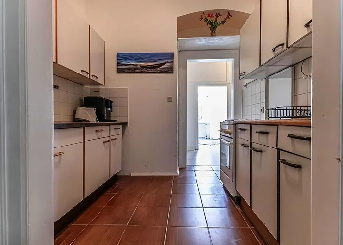 Charming 3 Bedroom Urban Retreat In Center アパート *