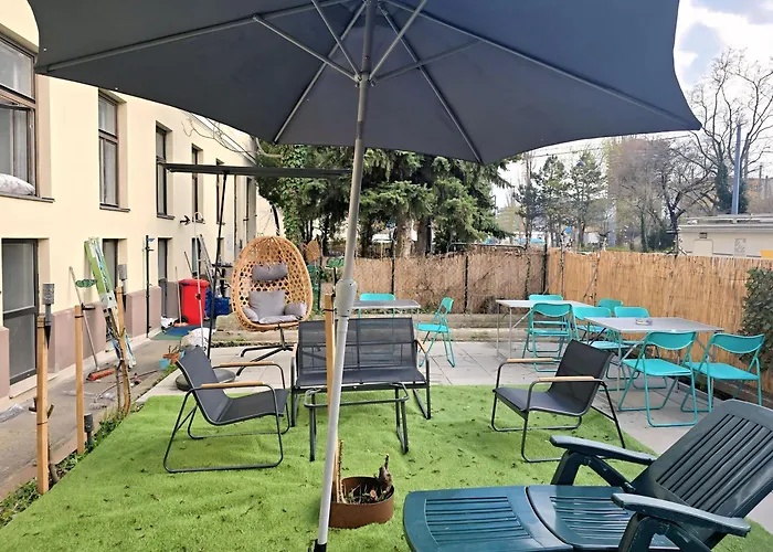 Charming 3 Bedroom Urban Retreat In Center